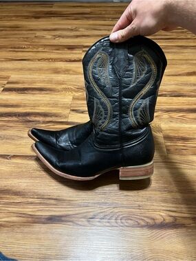 Men's Black Leather Western Boots with Contrast Stitching